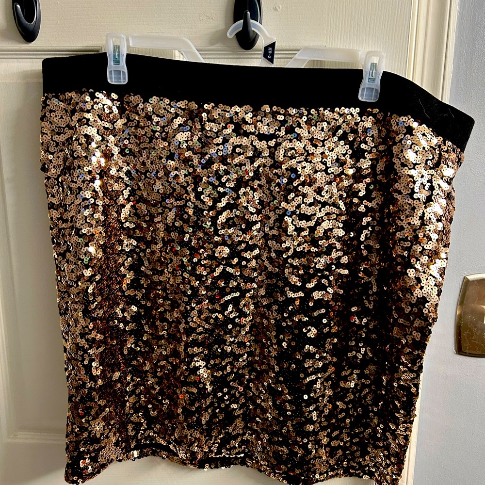 Gold sequined pencil skirt! (Plus)